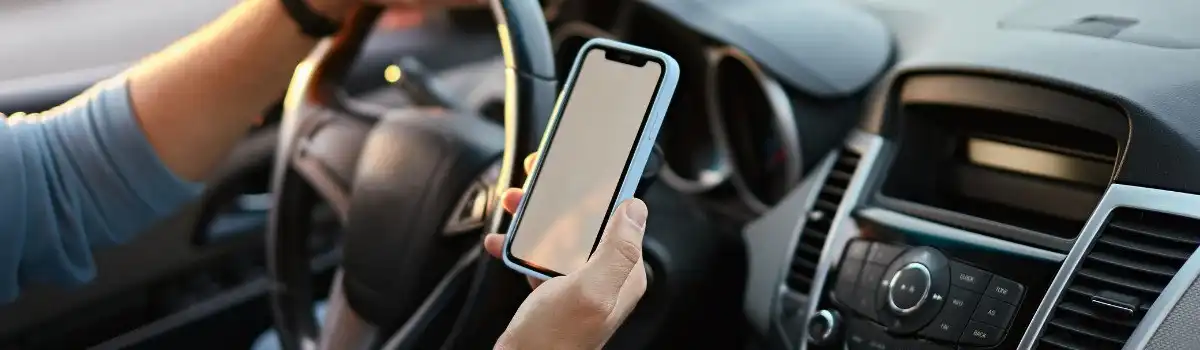 Seguimos usando el móvil al volante: casi 4.000 multas por este motivo