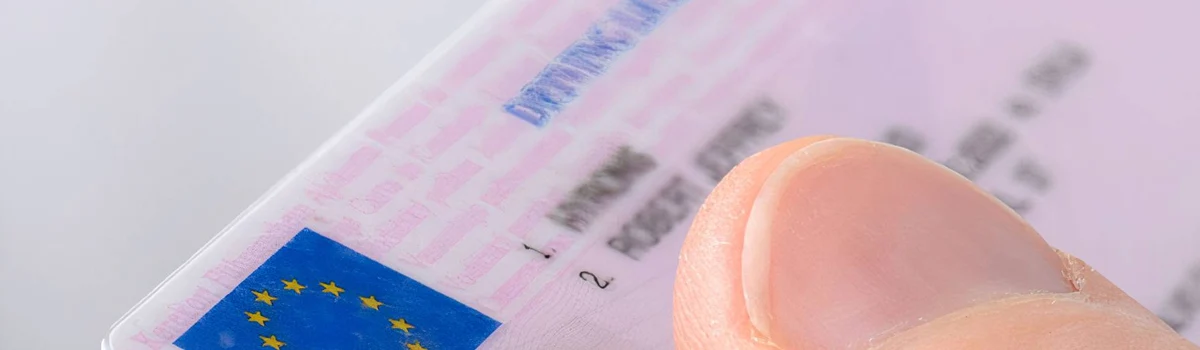 Europa permitirá conducir desde los 17 años… pero con acompañante