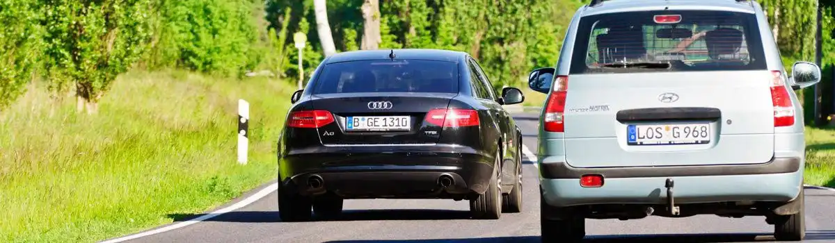 Se pospone, por el momento, la eliminación de los 20 km/h extra para adelantar en carretera