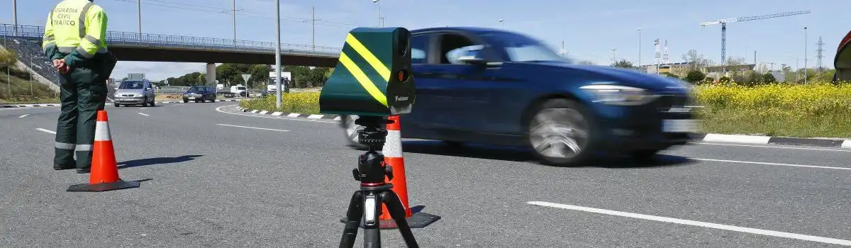 Una sentencia podría anular miles de multas de la DGT por las cabinas y trípodes de radar