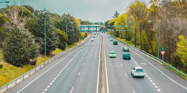 Conductores superan límites de velocidad