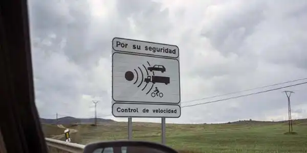 Las empresas de alquiler no son responsables de multas si no se localiza al conductor