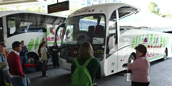 La UE aprueba cambios en las normas sobre tiempos de conducción de los conductores de autobuses turísticos
