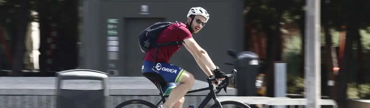 Es obligatorio llevar casco en bici en España?