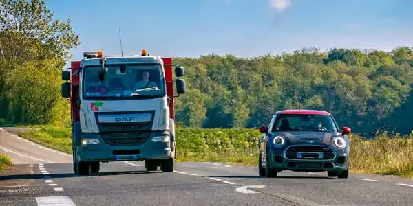 DGT: Aumentan los fallecidos en carretera 16 meses después de eliminar el margen de 20 km/h para adelantar