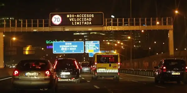 Una asociación de conductores critica la «deficiente señalización» de radares en la M-30