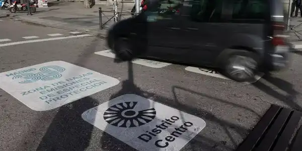 Cinco juzgados dan la razón a los conductores por la mala señalización de la Zona de Bajas Emisiones de Madrid