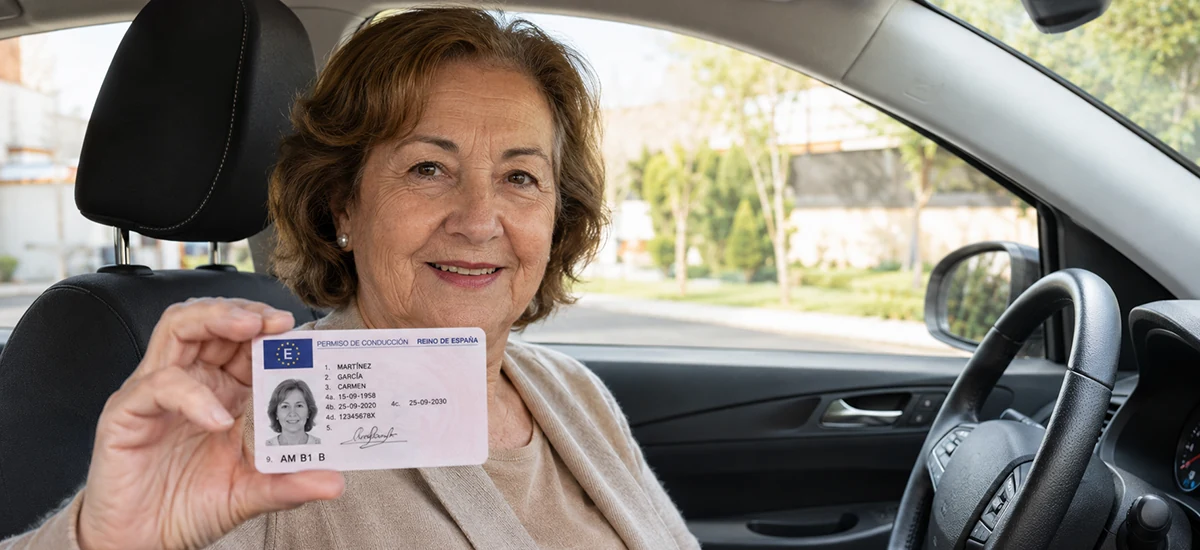 El multazo (y pena de cárcel) que te pueden poner por identificar a tu abuelo o madre como conductor en una infracción de tráfico tuya
