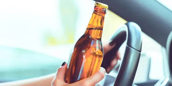 El Consejo de Ministros impulsa la reducción de la tasa de alcohol para conducir en España