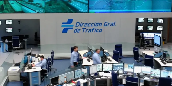Una juez casi humilla a la DGT por poner una foto de 300 euros con fotos "lamentables". Y añade "defectuosa actuación de la administración"