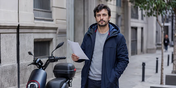 Multa de hasta 800€ por no registrar tu patinete eléctrico en la DGT: todo lo que debes saber