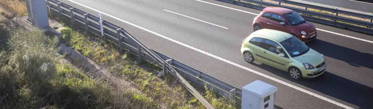 El truco de la "sombra" para evadir radares: cómo lo usan algunos conductores y la postura de la DGT