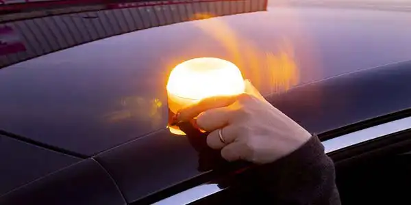 ¿En qué consiste el dispositivo V16 conectado a la DGT?