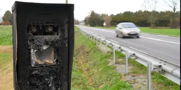 Vandalismo contra radares de la DGT: Consecuencias legales y económicas