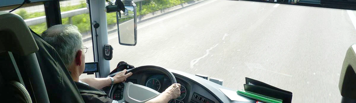 La UE aprueba cambios en las normas sobre tiempos de conducción de los conductores de autobuses turísticos