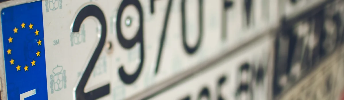 Cuidado con llevar en mal estado las placas de matrícula: 200 euros de multa