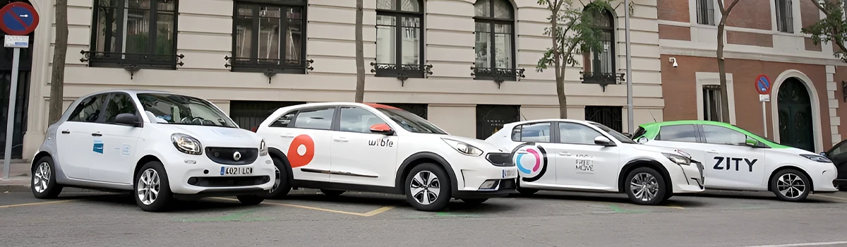 Más de la mitad de los vehículos de movilidad compartida de Madrid están mal estacionados