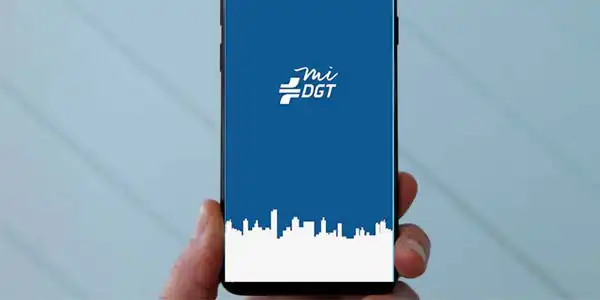 La DGT anuncia que su app “MiDGT” puede incluir un carné de conducir digital