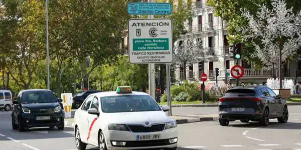 Bajan un 11 % las multas en las zonas de bajas emisiones de Madrid