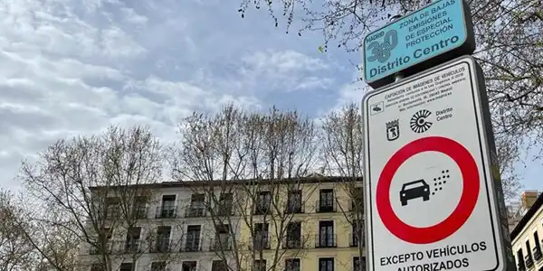 Los coches sin pegatina de la DGT no podrán entrar a ZBE de Madrid