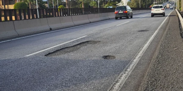Si has sufrido una avería por el estado de la carretera, puedes reclamar daños a la Administración