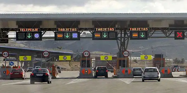 El gobierno quiere aumentar los peajes en carreteras