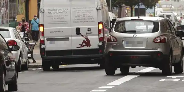 Dvuelta tumba la Zona de Bajas Emisiones de Gijón